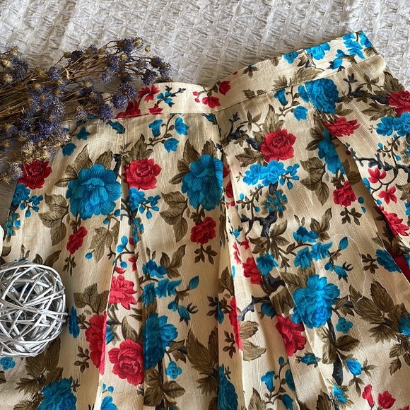 Floral skirt with pleats - knee length - Picture 4 of 4